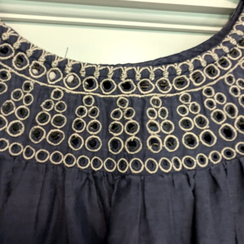 Elegant Navy Embroidered Silk top with white trim Sz M - Picture 3 of 6